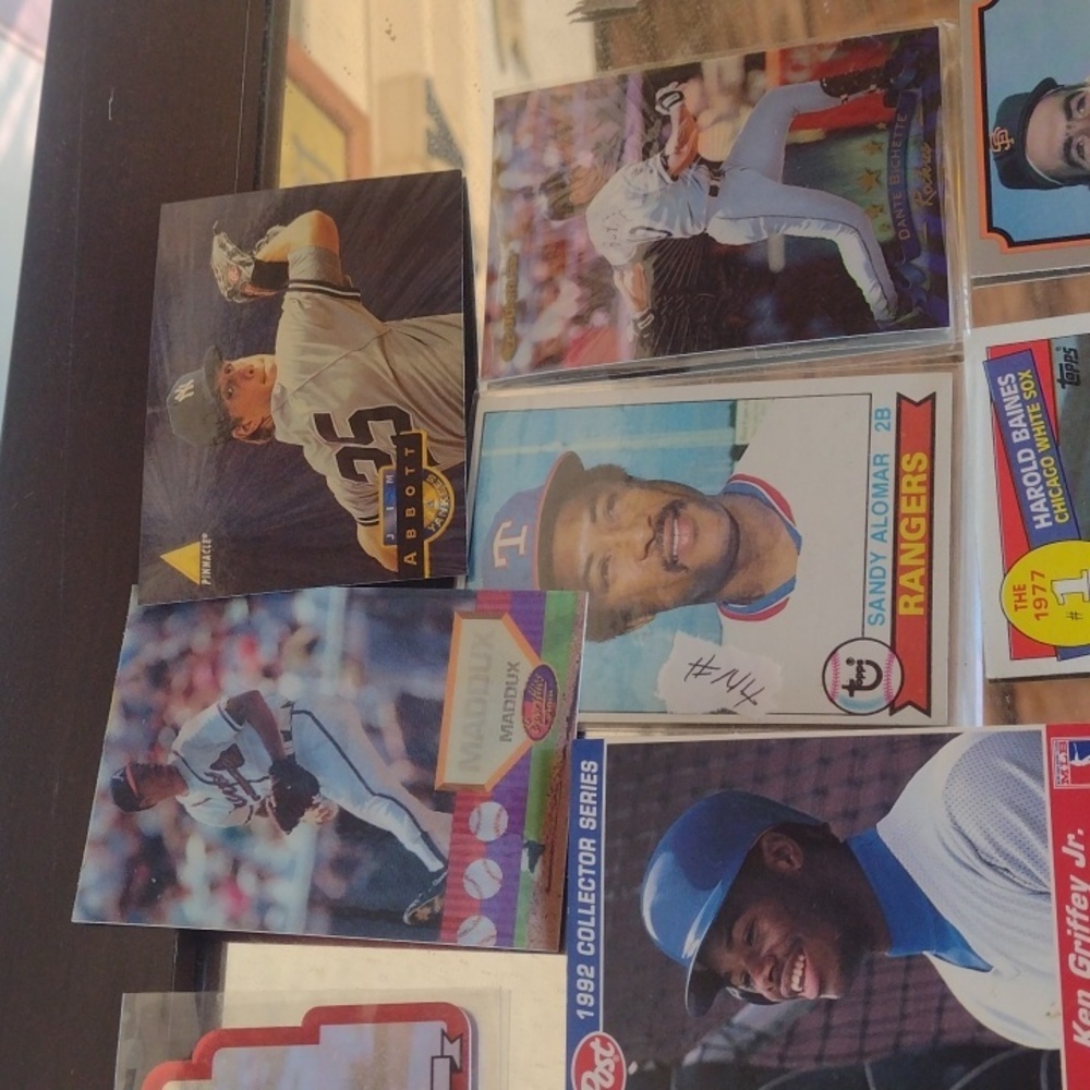 Assorted Baseball Trading Cards Collection - Picture 4 of 7